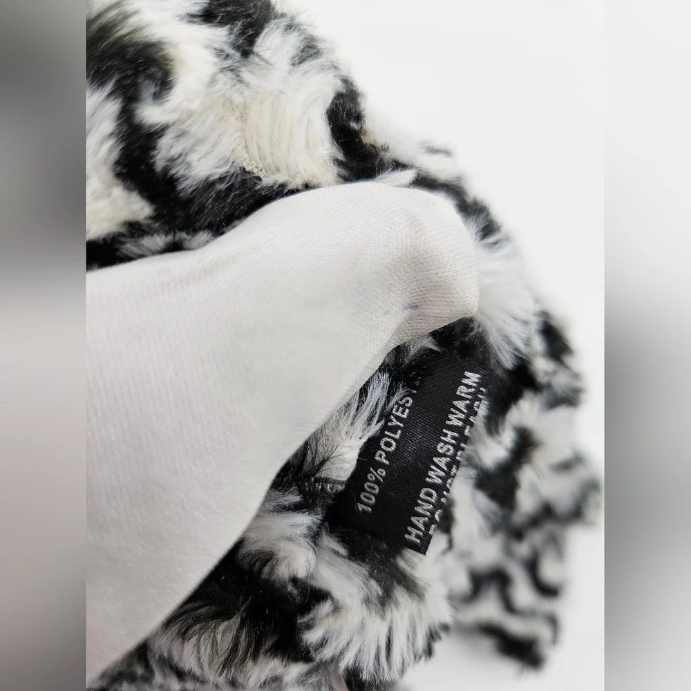 Minky Swirl APEXX Collection Corp. Black & White Infinity Scarf Wrap